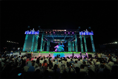 回归自然定义草原时尚 众星力捧苏尼特国际时装周