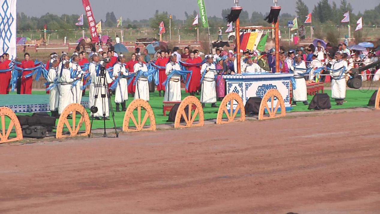 自驾爱车穿越整个夏天来与你幕天席地 