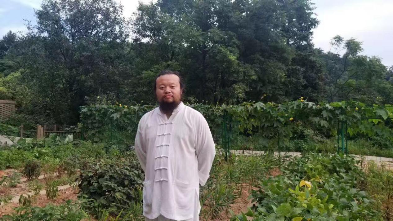 女子找无量子催姻缘和合术后家门口求婚者相互斗殴