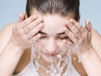 白醋真的可以祛斑吗？白醋祛斑的危害有哪些？分享最好的祛斑产品维欧美