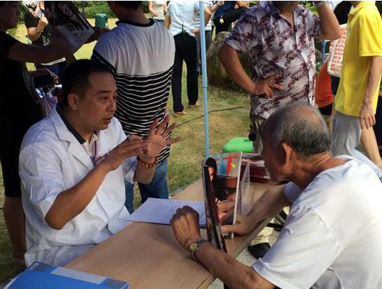 昆山广慈医院开展“服务市民健康行”义诊活动