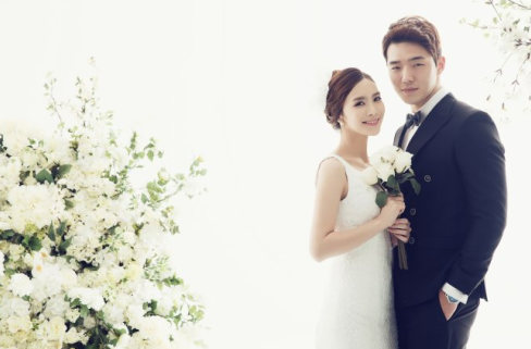 拍婚纱照哪家好——青岛婚纱【摄影前十名】复古婚纱照