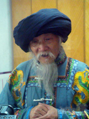 中国榜样孙永刚研究苗族医学