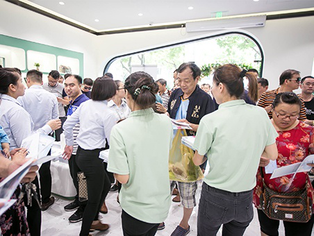 干洗店加盟| 衣之恋加盟赚钱吗，利润有多高？