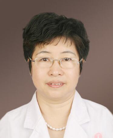 女人怕冷可能是病！成都美女夏天裹棉服北上求医，五洲中医科为她＂驱寒送暖＂