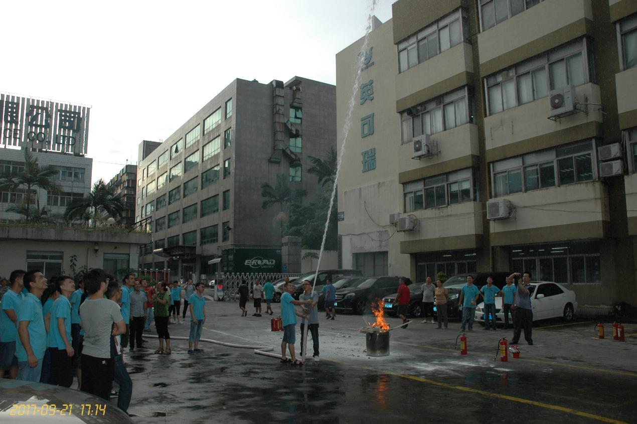 英可瑞迎接十九大举行安全消防培训演练