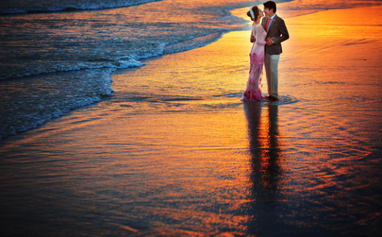 山东青岛拍套海景婚纱照多少钱，调查外景拍婚纱照哪家好些？  