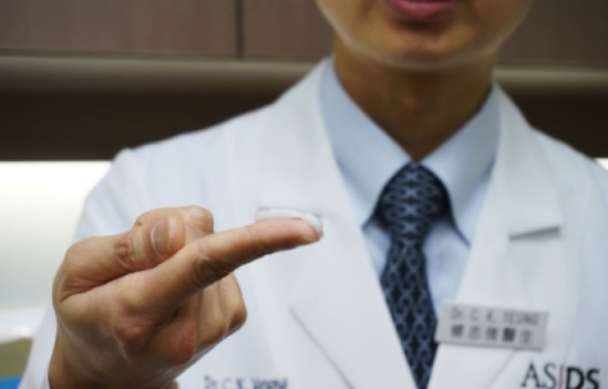 怎么治疗慢性湿疹，性感舞者郑秀文传授按摩甩痛苦