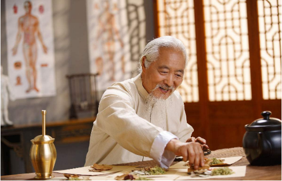 腿部过敏性皮炎，老中医告诉你最正确的治疗方法