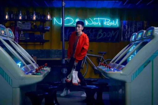 发力娱乐营销 LACUES变色口红不断拓展营销渠道