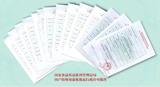 四年间，她开出2300多家连锁店，被称为“新零售的行业神话”