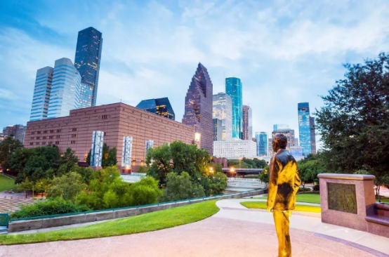 侨外海外教育：白领微留学不想回国！微留学已不受年龄限制！