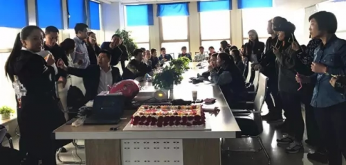 中金亿信门店:寿星齐聚，共享喜乐