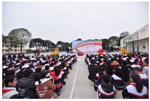 上市11周年纪念日 鑫苑集团在一所乡村小学做了这件事